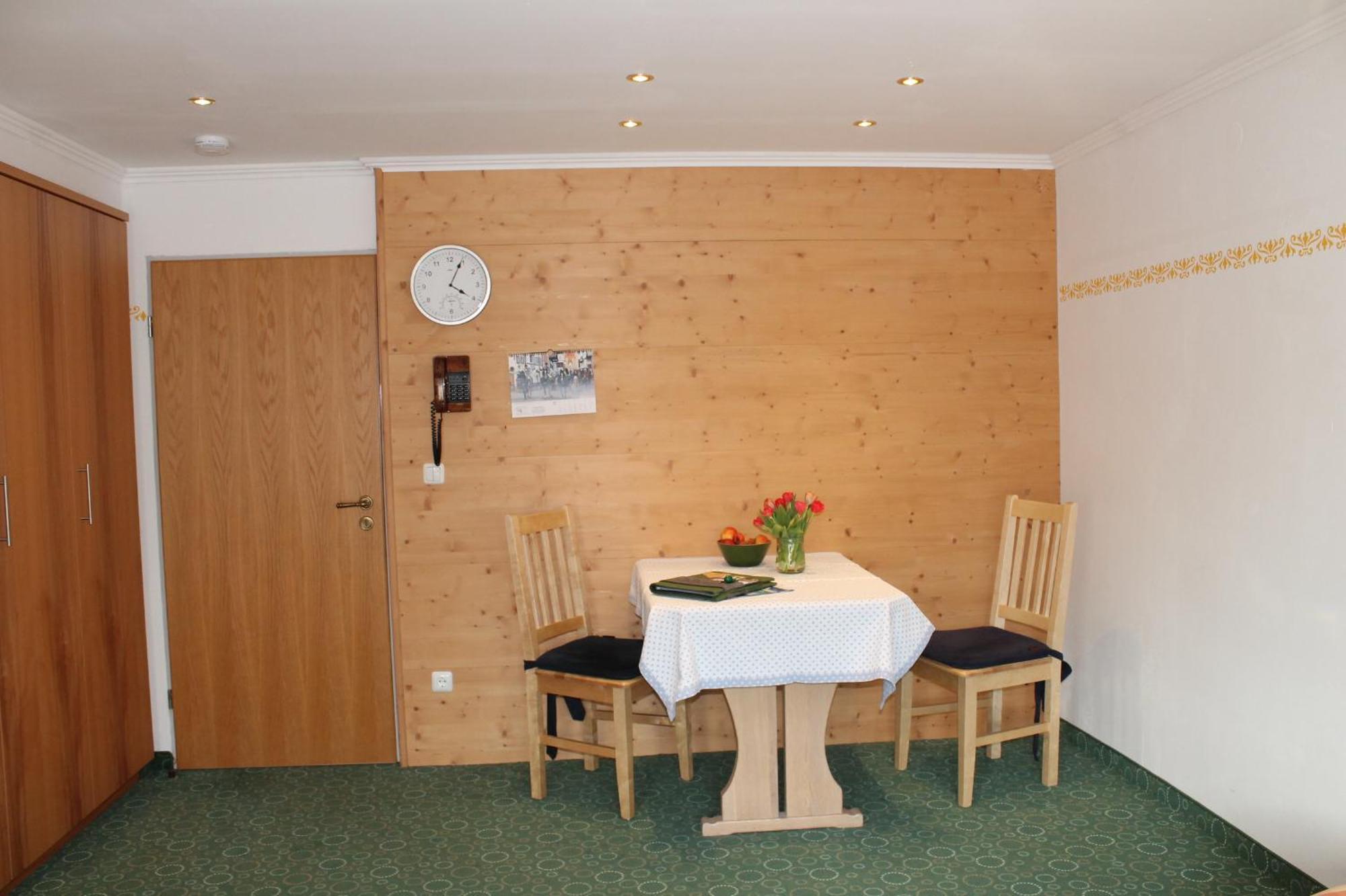 Ferienapartmenthaus Hubertushof Mittenwald Exterior photo
