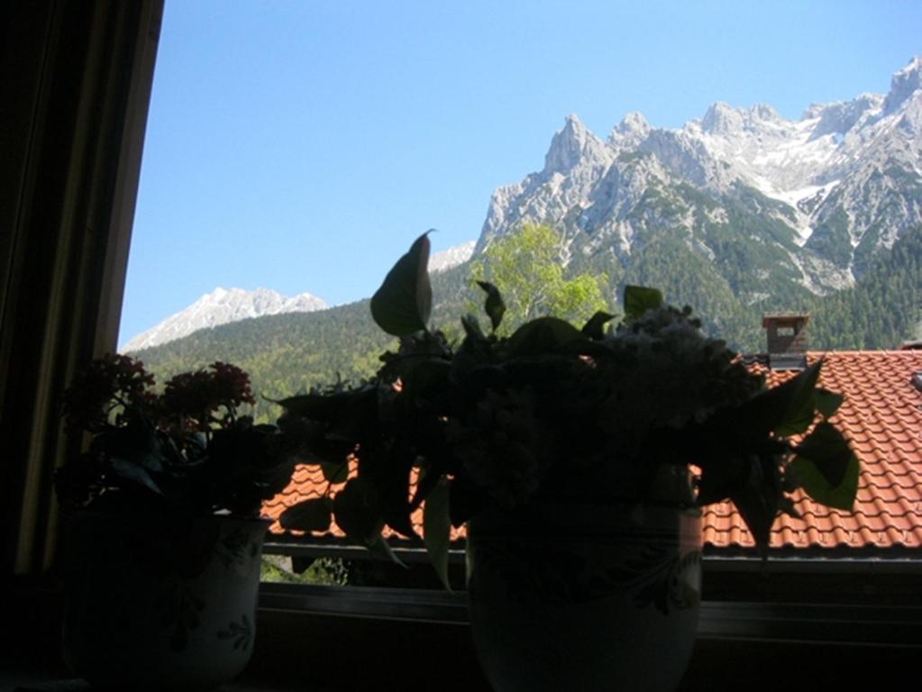 Ferienapartmenthaus Hubertushof Mittenwald Room photo